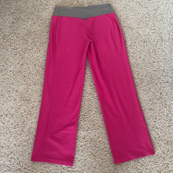 Nike DRI-FIT pink flare yoga pants - Picture 2 of 5